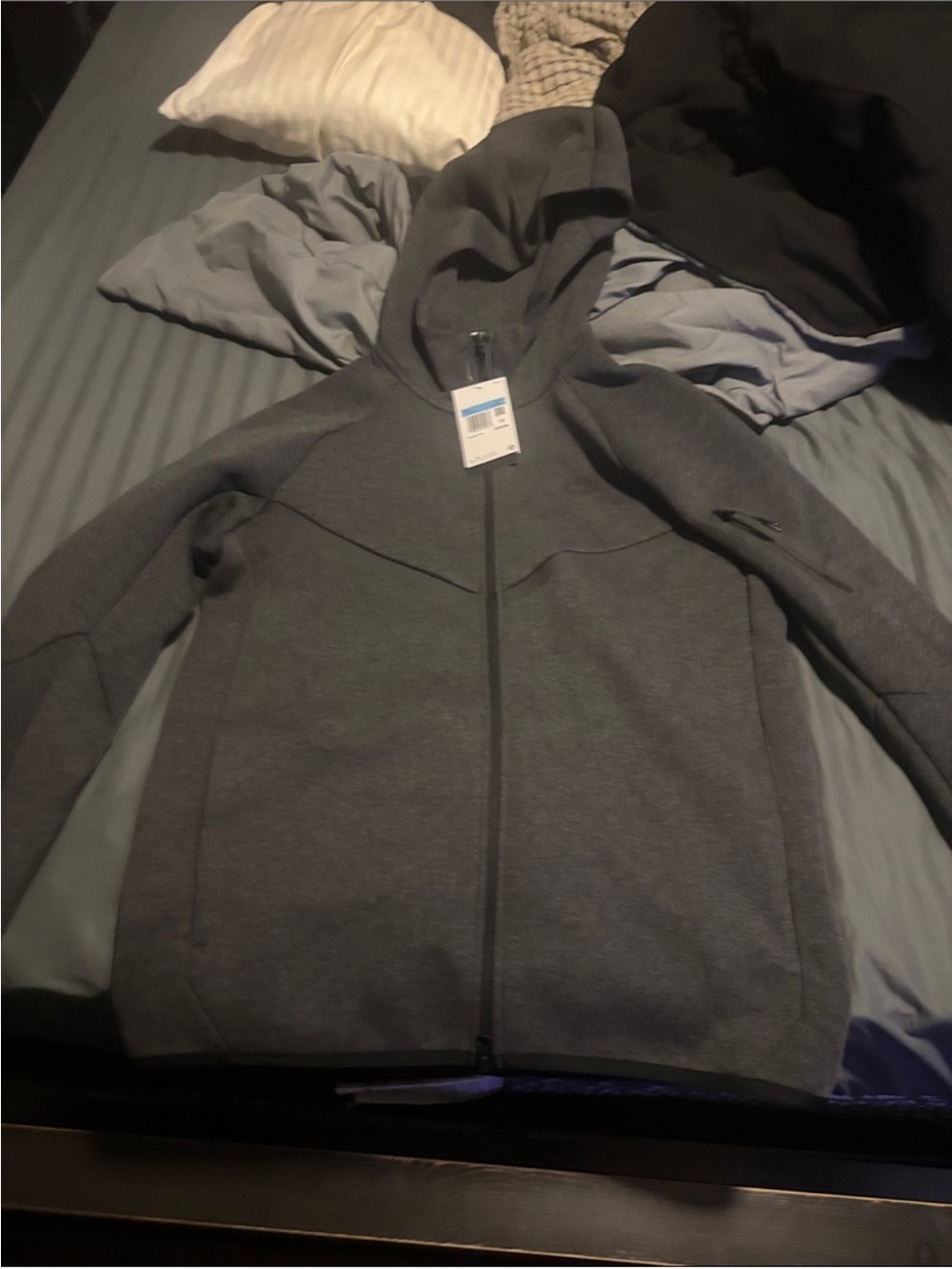 Brand- new Men's Nike Tech in dark gray
